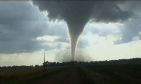You are currently viewing Tornado Destroys House – video